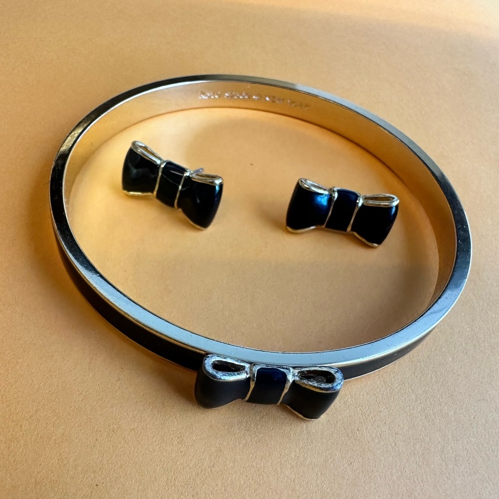 Kate Spade Take A Bow Enamel Layering Bracelet Black Enamel Gold Tone w Earrings